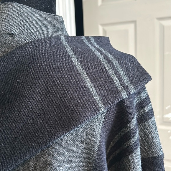 Size L / BLACK SWEATER / NEW Condition - Picture 6 of 10